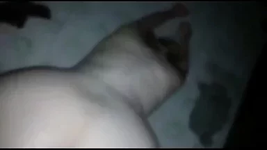 Julia, hàng xóm 53 tuổi của tôi đang hét to ở tư thế bốn chân trên giường trong khi chồng cô ấy là Jorge đang cật lực làm việc.