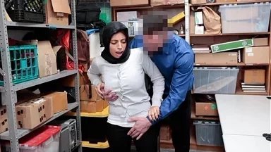 Vệ sĩ không chấp nhận lý do nào của cô gái trộm cắp vị thành niên - Kẻ trộm dâm đãng