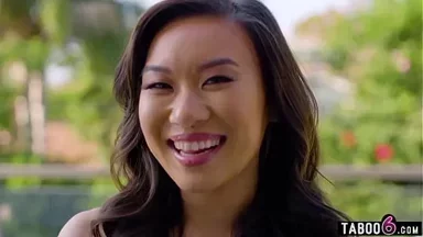 Gần gũi và nóng bỏng với cô nàng châu Á nhỏ xinh tuổi teen Kimmy Kimm mê bị đánh mông mạnh