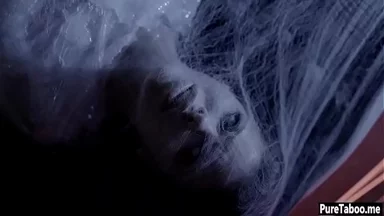 Cặp đôi bị đập mạnh trong nhóm sex ngoài hành tinh trên tàu vũ trụ