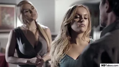 Món quà đặc biệt nhân dịp sinh nhật 18 tuổi từ cha mẹ - Sarah Vandella, River Fox và Tommy Gunn