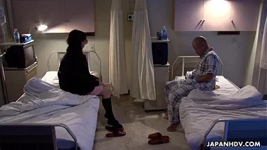 Bệnh nhân châu Á địt khách của mình bằng đồ chơi tình dục