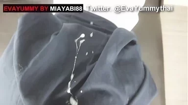 Đụ nữ sinh và xuất tinh vào váy