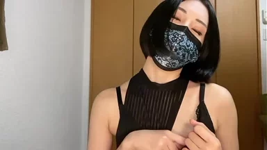 Hãy nhìn tôi, tôi sẽ làm bạn cương cứng đến mức không kìm nổi