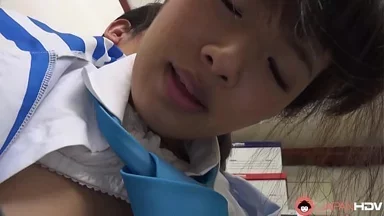 Nữ diễn viên Nhật Bản Mayuka Momota trong văn phòng thèm khát dương vật và nhận được phiên bản không kiểm duyệt