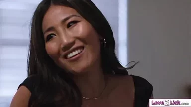 Bạn muốn tạo kỷ niệm lesbian cuối cùng trong phòng cũ của mình?