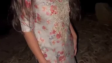 Đụ điên cuồng trong rừng với em gái đại học Ấn Độ đến thi