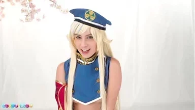 Kristen Scott trong bộ cosplay gợi cảm của Hina Suzuki