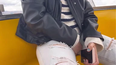 Quan hệ tình dục đồng tính nữ công khai tại công viên giải trí (thật sự)